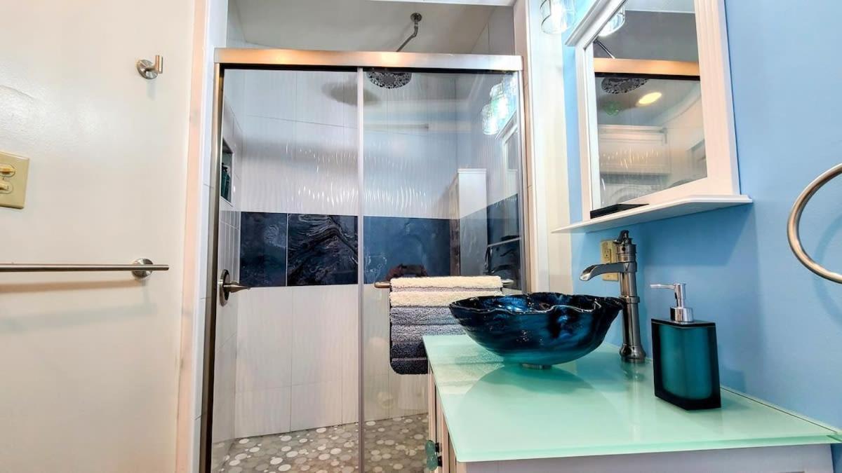 Loza House Coastal Design Unit With Lake & Mountain Views Платсбърг Екстериор снимка